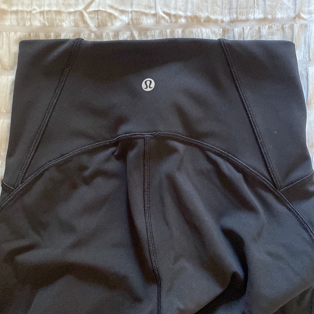 Size 4 Lulu Lemmon Black cropped leggings! Very gently used!!